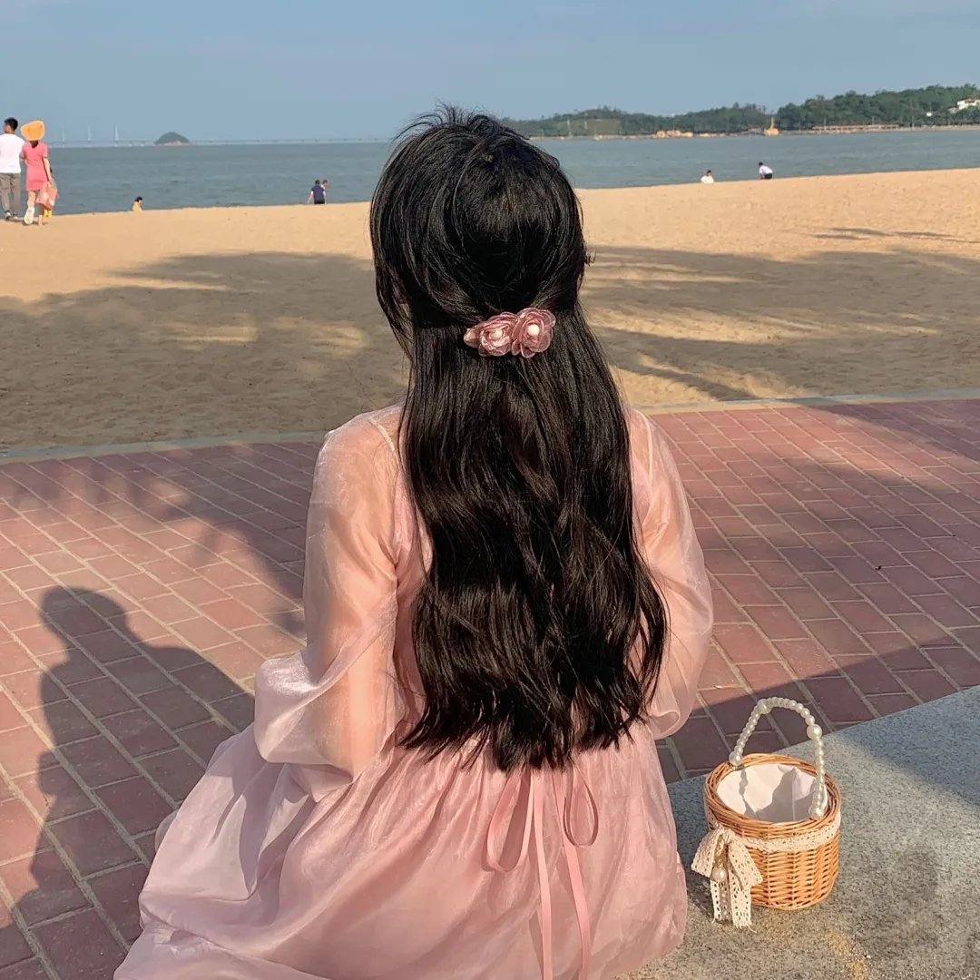 黑暗中的两个人